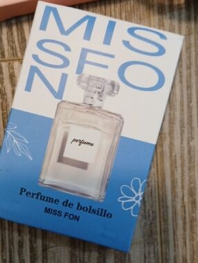 Miss Fon Perfume de Bolsillo - Blue & White Box
